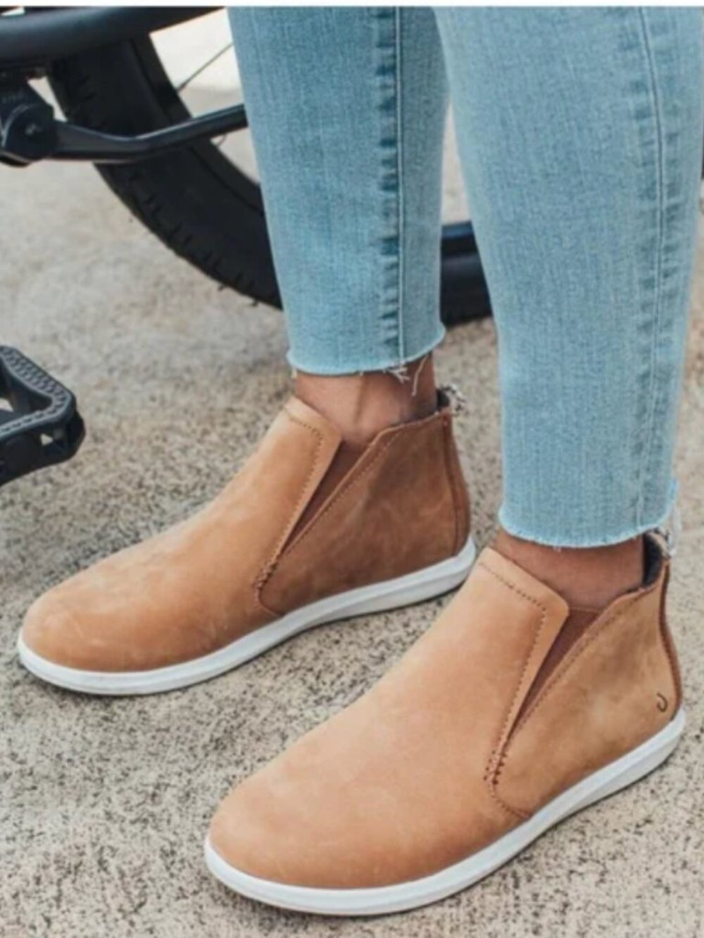 OluKai Hawai'iloa Manu Hope women's sneaker boots Size 8.5